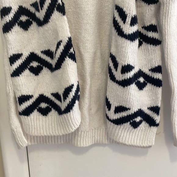 Cute cardigan - Picture 2 of 5